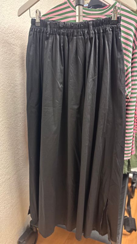 black skirt