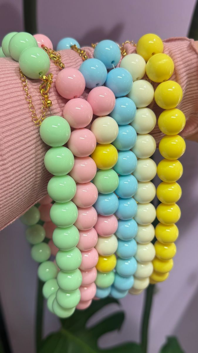 Off White glossy necklace 