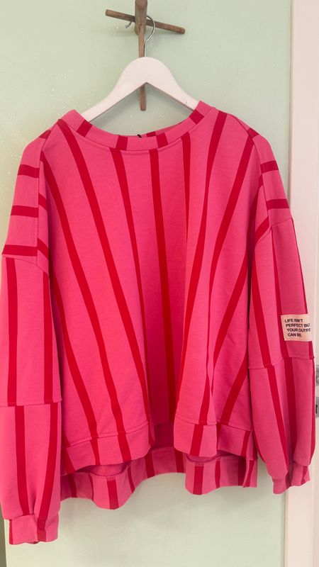 Rose red strip sweather 