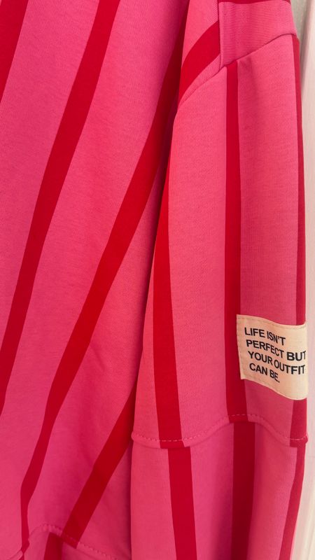 Rose red strip sweather 