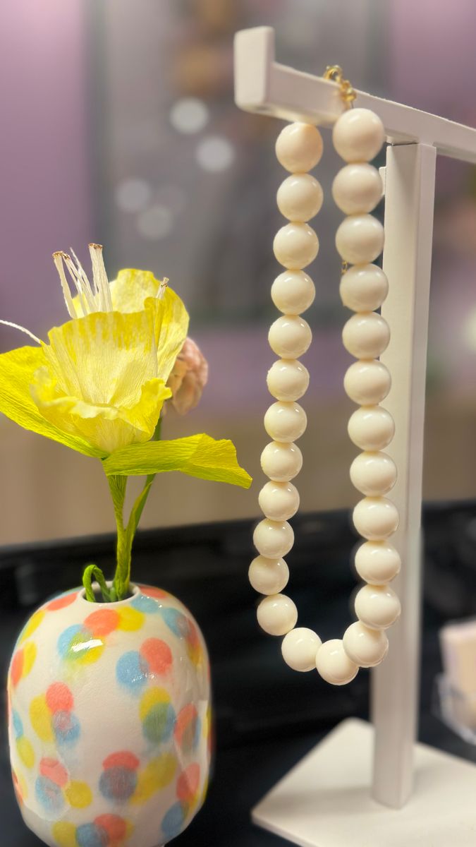 Off White glossy necklace 